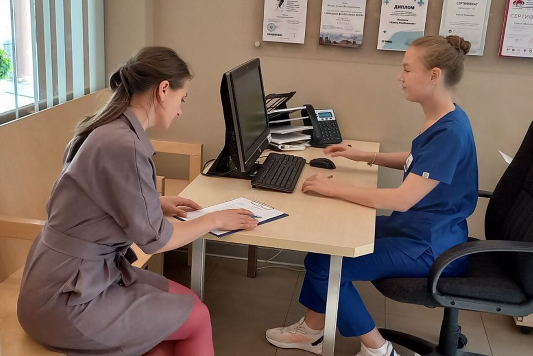 Behandlung von Krampfadern bei Frauen in der Klinik